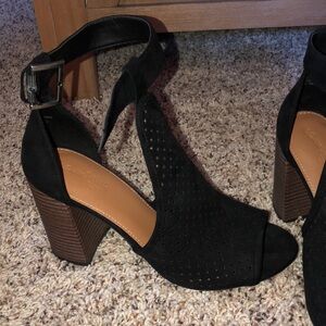 Never worn! Size 7.5 heels